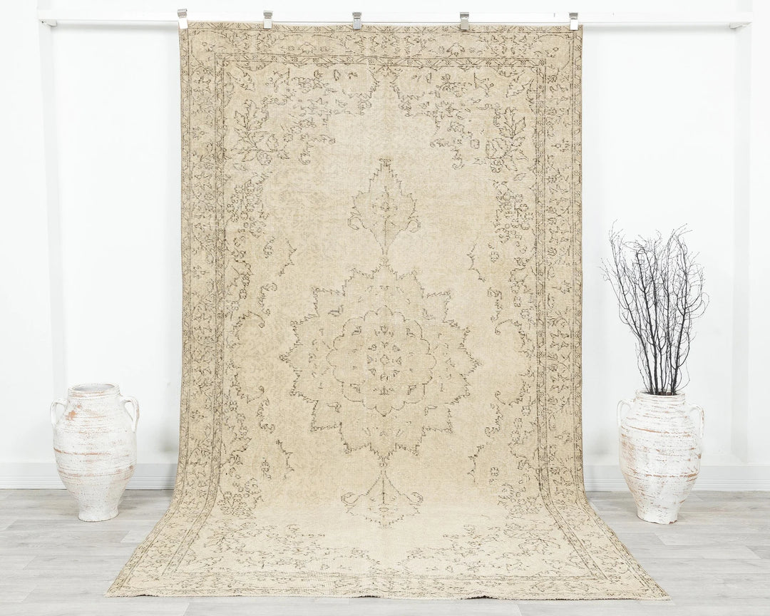 Beige Turkish Oushak Rug 9' 9" x 5' 9" Hand-Knotted | No. VR57555
