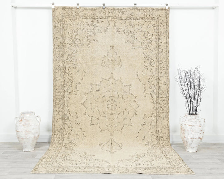 Beige Turkish Oushak Rug 9' 9" x 5' 9" Hand-Knotted | No. VR57555