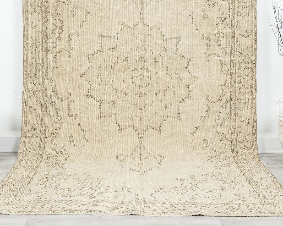 Beige Turkish Oushak Rug 9' 9" x 5' 9" Hand-Knotted | No. VR57555