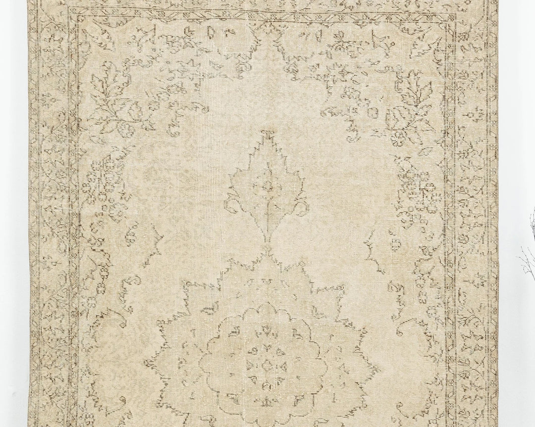 Beige Turkish Oushak Rug 9' 9" x 5' 9" Hand-Knotted | No. VR57555