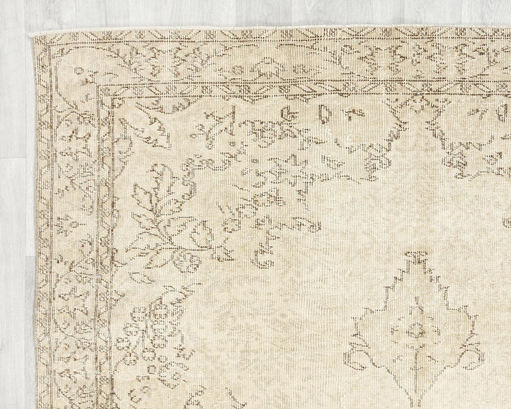 Beige Turkish Oushak Rug 9' 9" x 5' 9" Hand-Knotted | No. VR57555