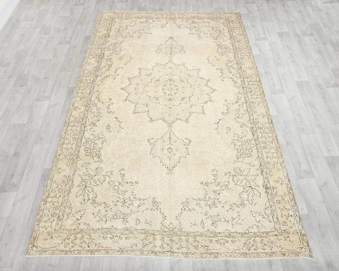 Beige Turkish Oushak Rug 9' 9" x 5' 9" Hand-Knotted | No. VR57555