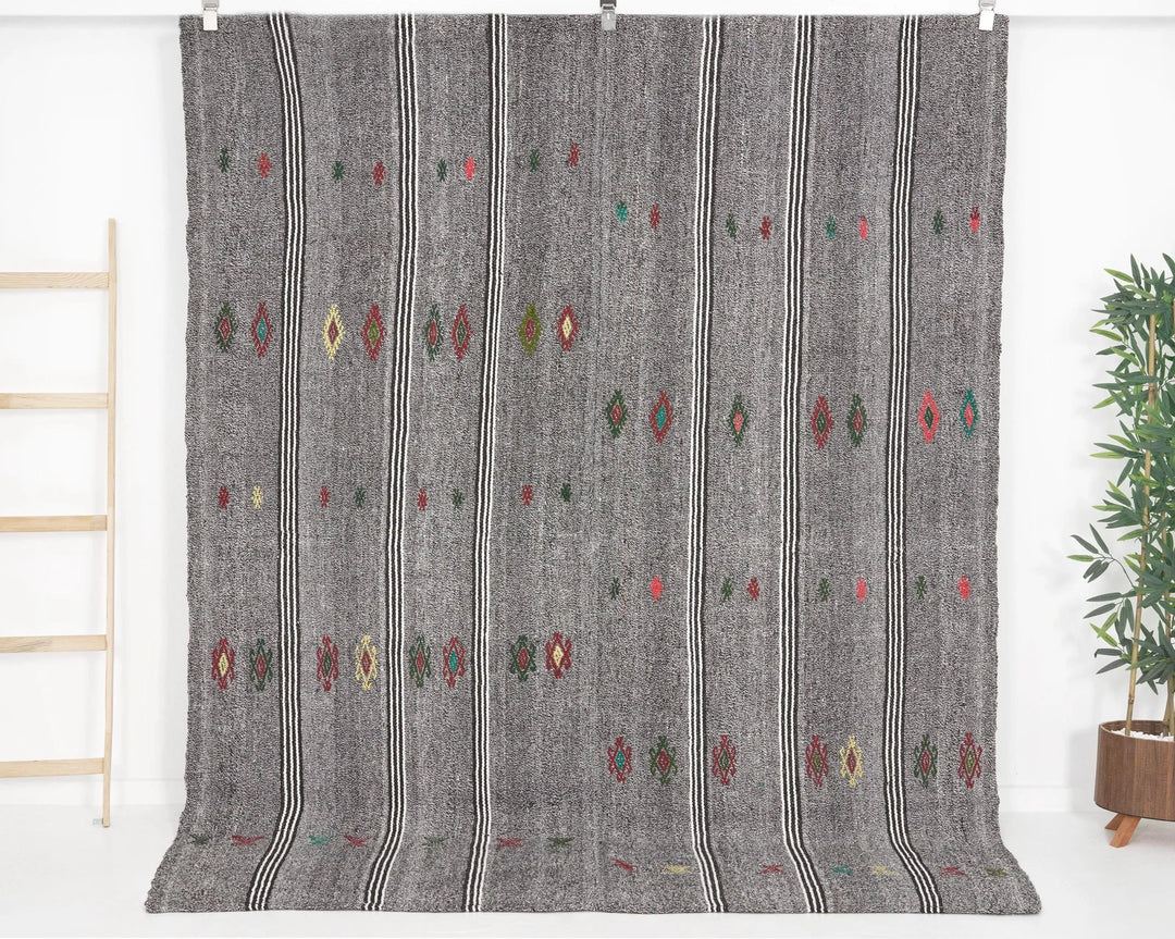 Gray Kilim Rug 6' 5" x 8' | No. VR57564