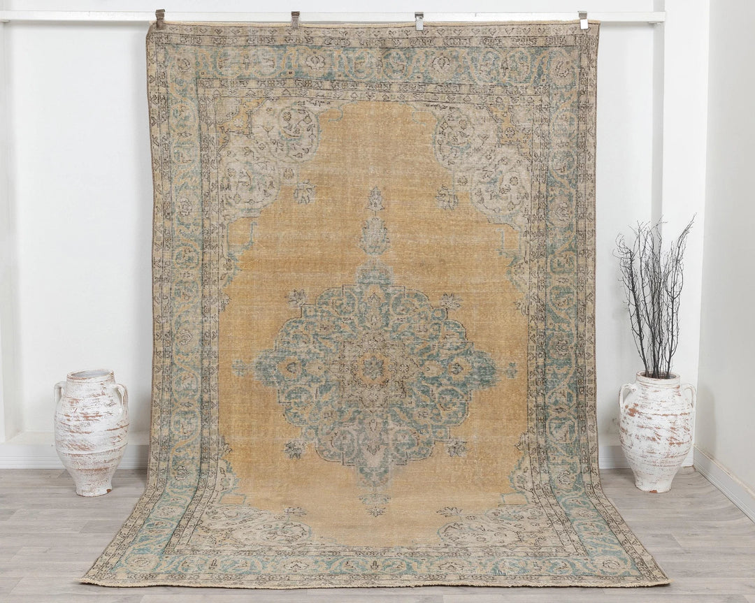 Neutral Oushak Rug 6' 8" x 9' 9" | No. VR57742