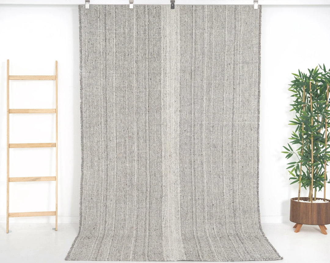 Gray Kilim Rug 5' 3" x 8' 4" | No. VR58300