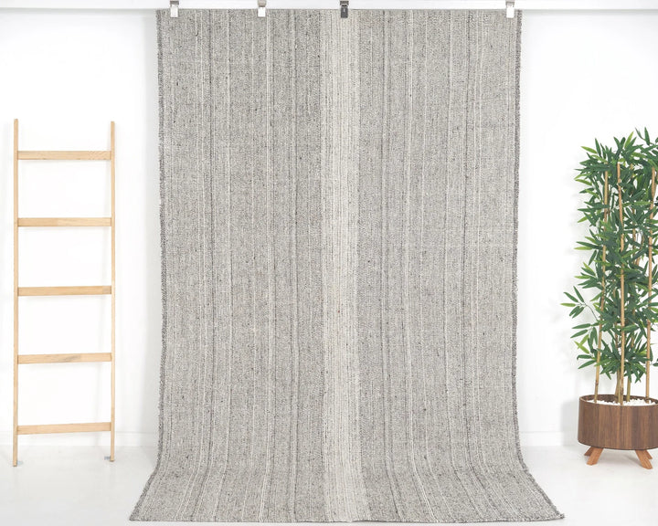 Gray Kilim Rug 5' 3" x 8' 4" | No. VR58300