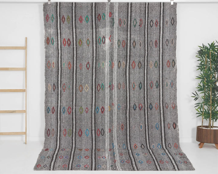 Gray Kilim Rug 6' 1" x 9' | No. VR58438