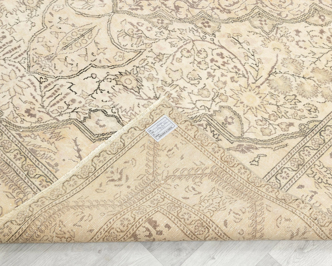 Multicolor Turkish Oushak Rug 6'5" x 9'6" Hand-Knotted texture