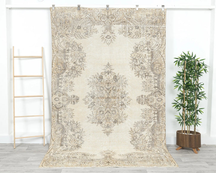 Beige Turkish Oushak Rug 5' 7" x 8' 11" Hand-Knotted | No. VR59392