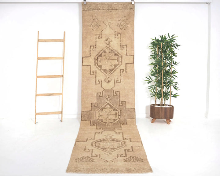 Beige Turkish Oushak Rug 2'8" x 11'4" Hand-Knotted | No. VR59434