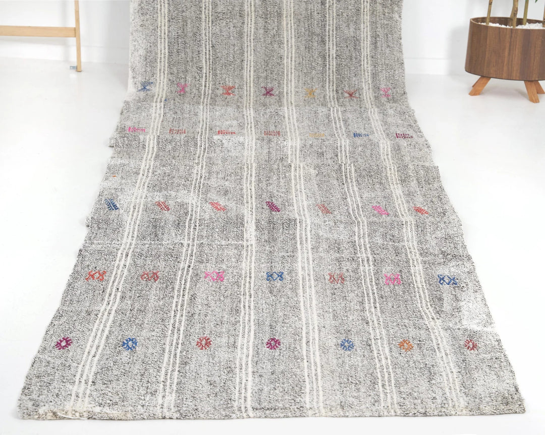 Runner Rug 3' 4" x 20' 4" | No. VR61005