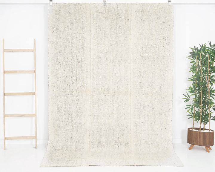 White Turkish Kilim Rug 5'7" x 8'2" Flat-Weave | No. VR61228