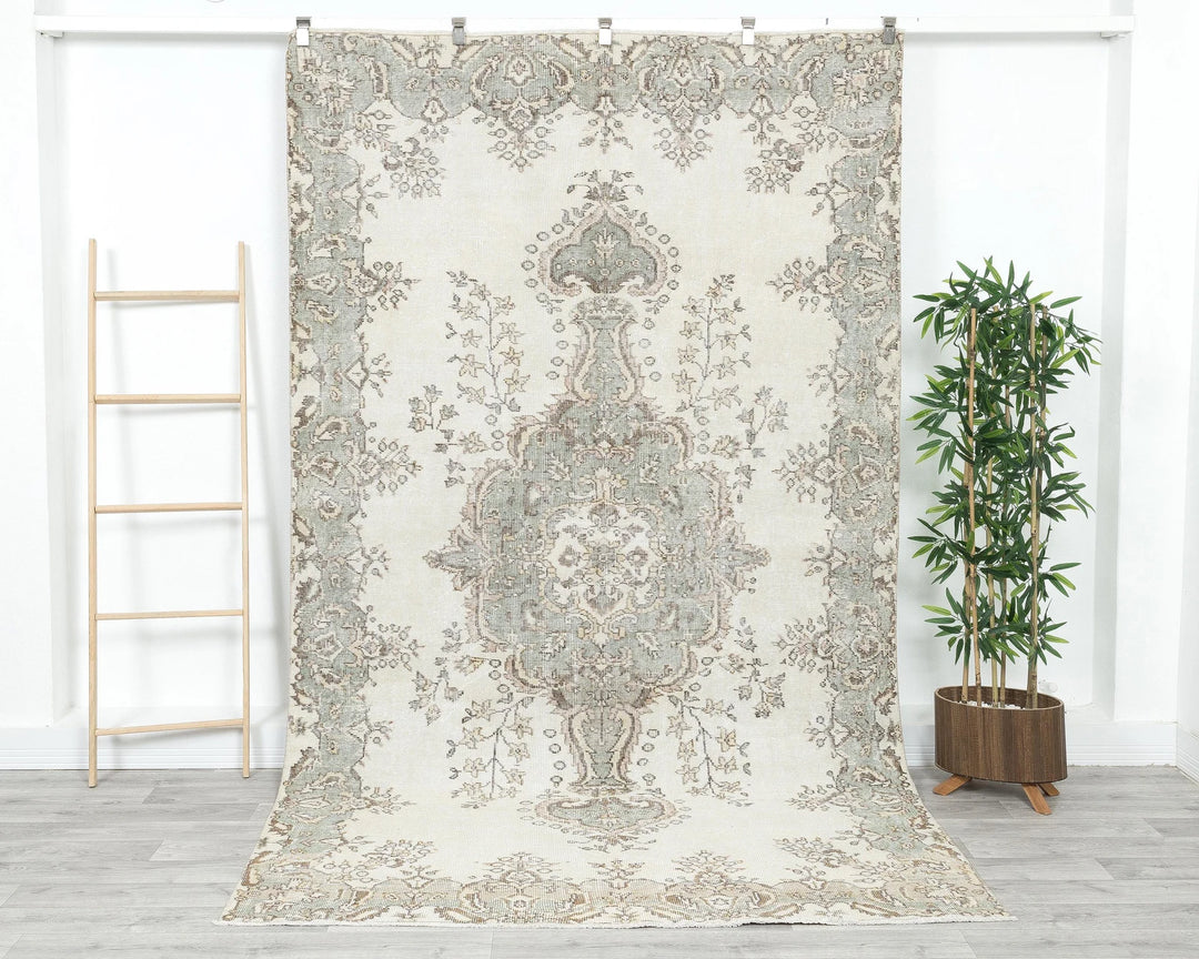 Beige Turkish Oushak Rug 9' 6" x 5' 9" Hand-Knotted | No. VR62682