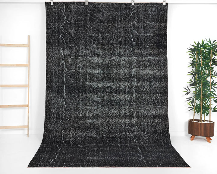 Black Oushak Rug 9' 4" x 5' 7" | No. VR62908
