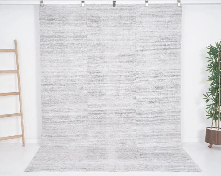 Gray Kilim Rug 6' 4" x 9' 8" | No. VR63739