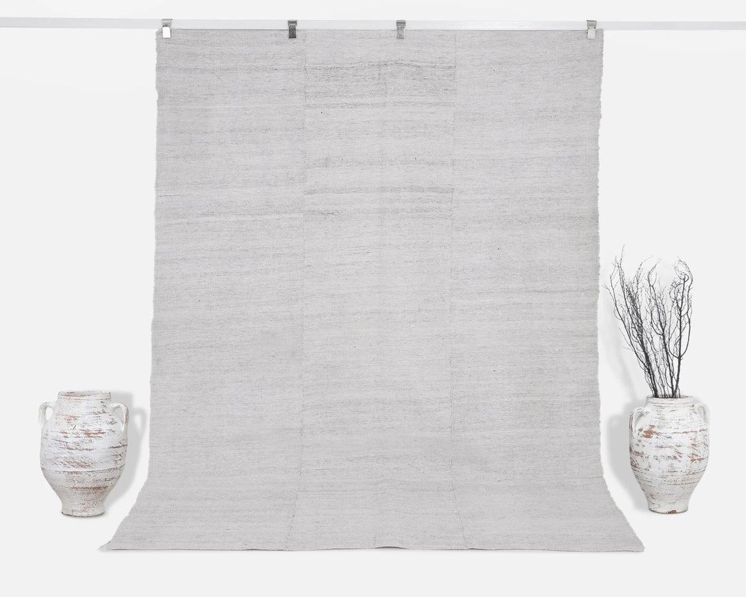White Kilim Rug 6' 4" x 8' 11" | No. VR64425