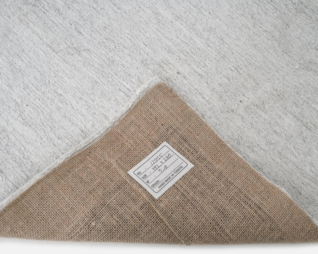 White Kilim Rug 6' 4" x 8' 11" | No. VR64425