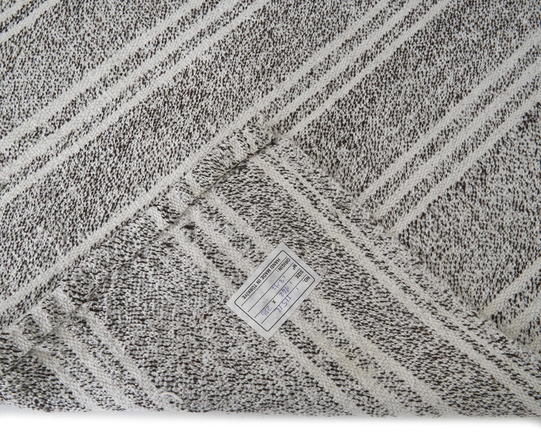 Gray Kilim Rug 4' 7" x 9' 4" | No. VR64555
