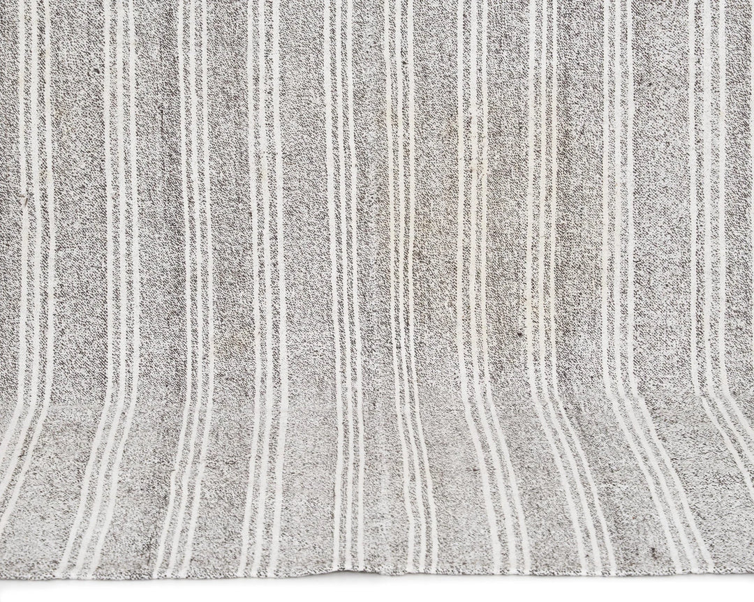 Gray Kilim Rug 4' 7" x 9' 4" | No. VR64555
