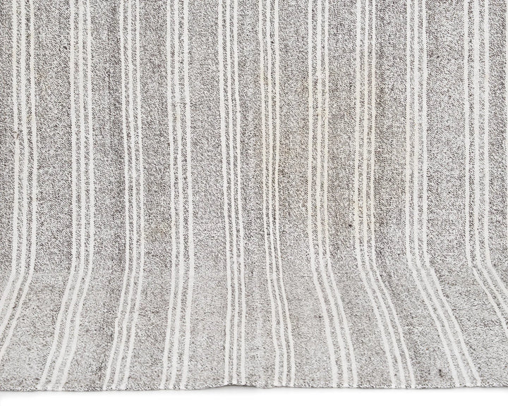 Gray Kilim Rug 4' 7" x 9' 4" | No. VR64555