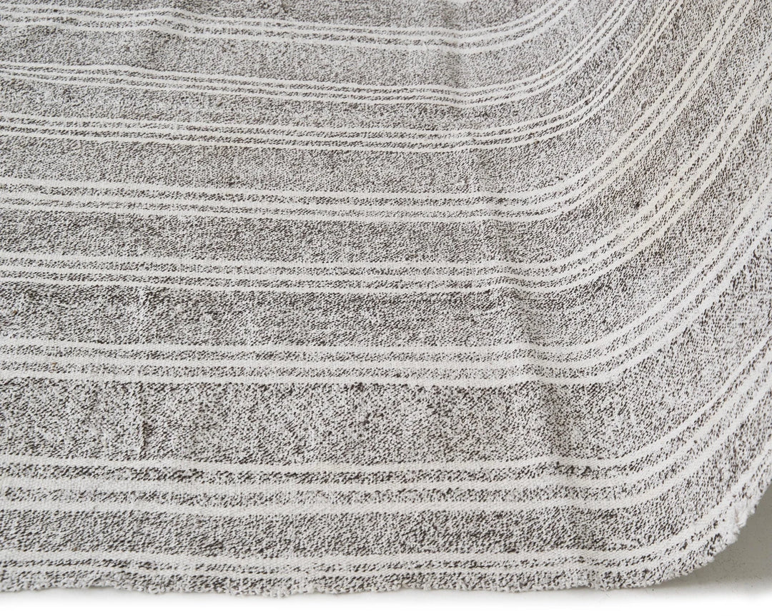 Gray Kilim Rug 4' 7" x 9' 4" | No. VR64555