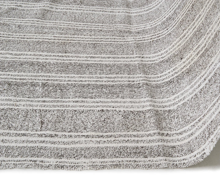 Gray Kilim Rug 4' 7" x 9' 4" | No. VR64555