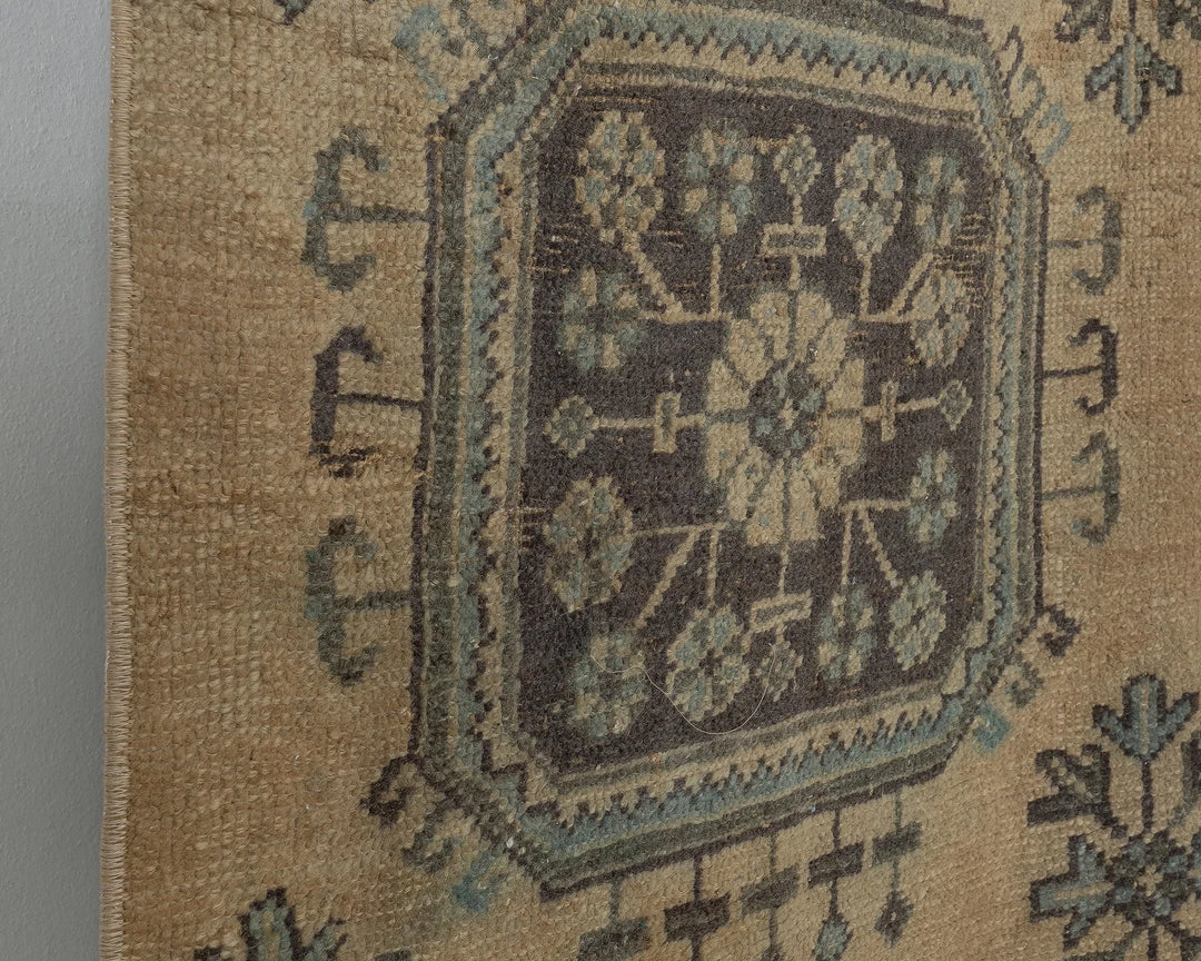 Beige Turkish Oushak Rug 2'6" x 11'10" Hand-Knotted close-up