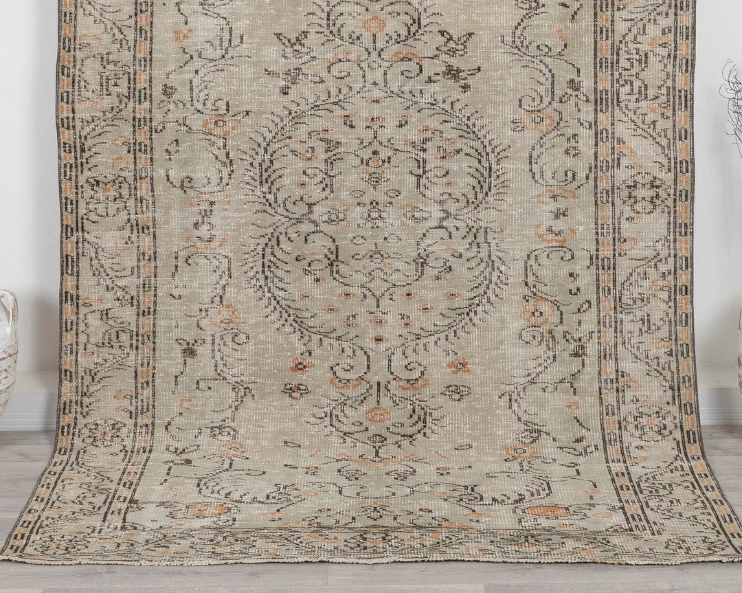 Beige Oushak Rug 5' 8" x 9' 3" | No. VR65501