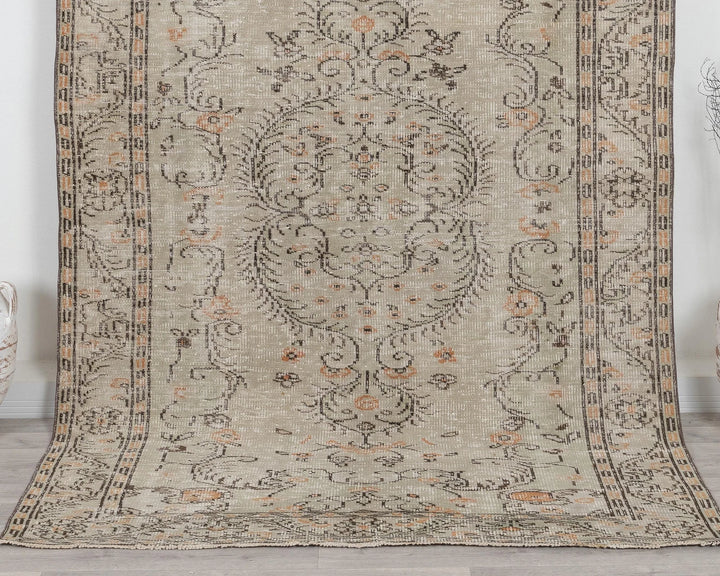 Beige Oushak Rug 5' 8" x 9' 3" | No. VR65501