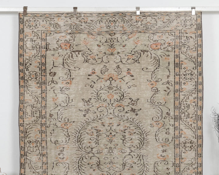 Beige Oushak Rug 5' 8" x 9' 3" | No. VR65501