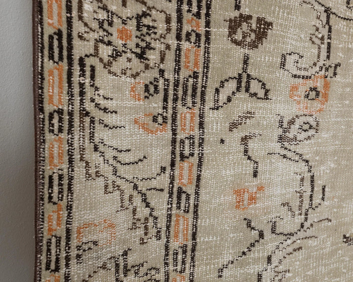Beige Oushak Rug 5' 8" x 9' 3" | No. VR65501