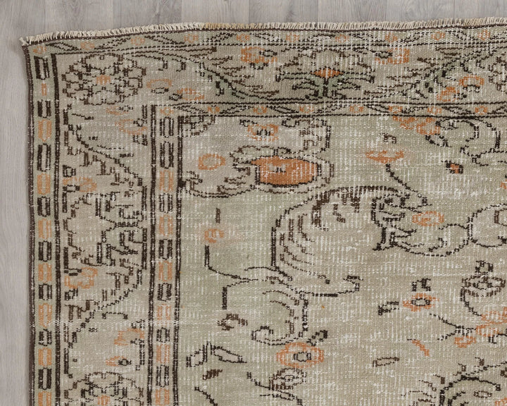 Beige Oushak Rug 5' 8" x 9' 3" | No. VR65501