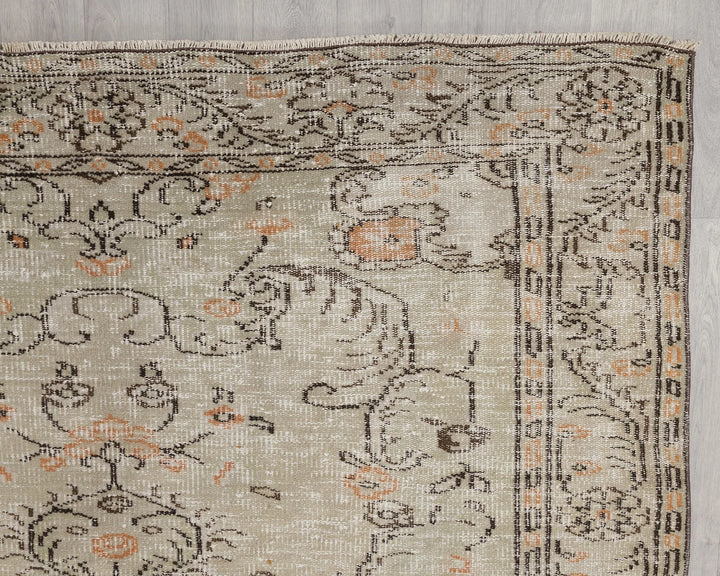 Beige Oushak Rug 5' 8" x 9' 3" | No. VR65501