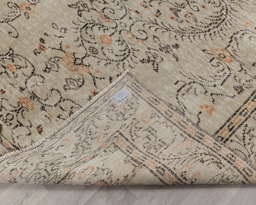 Beige Oushak Rug 5' 8" x 9' 3" | No. VR65501