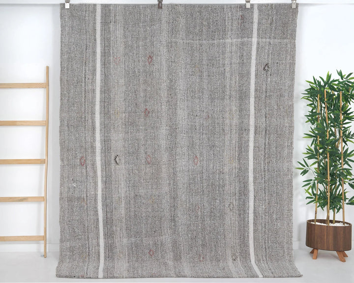 Gray Kilim Rug 5' 11" x 7' 7" | No. VR65756