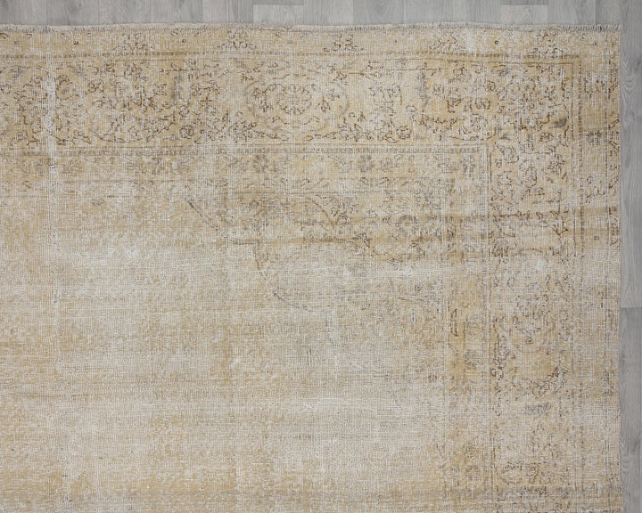 Beige Turkish Oushak Rug 9'5" x 12'9" Hand-Knotted pattern