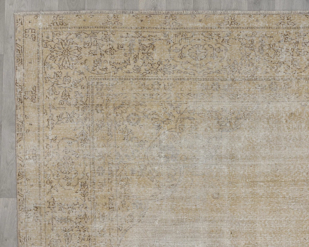 Beige Turkish Oushak Rug 9'5" x 12'9" Hand-Knotted border