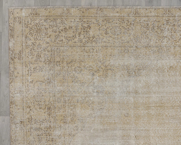 Beige Turkish Oushak Rug 9'5" x 12'9" Hand-Knotted border
