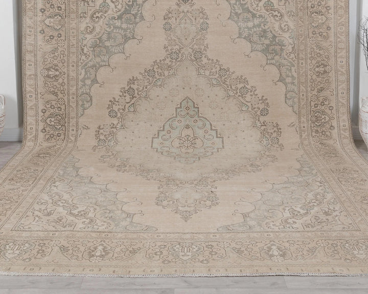 Beige Turkish Oushak Rug 9'6" x 13'1" Hand-Knotted | No. VR65890