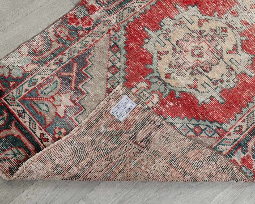 Multicolor Turkish Oushak Rug 2'9" x 9' Hand-Knotted texture