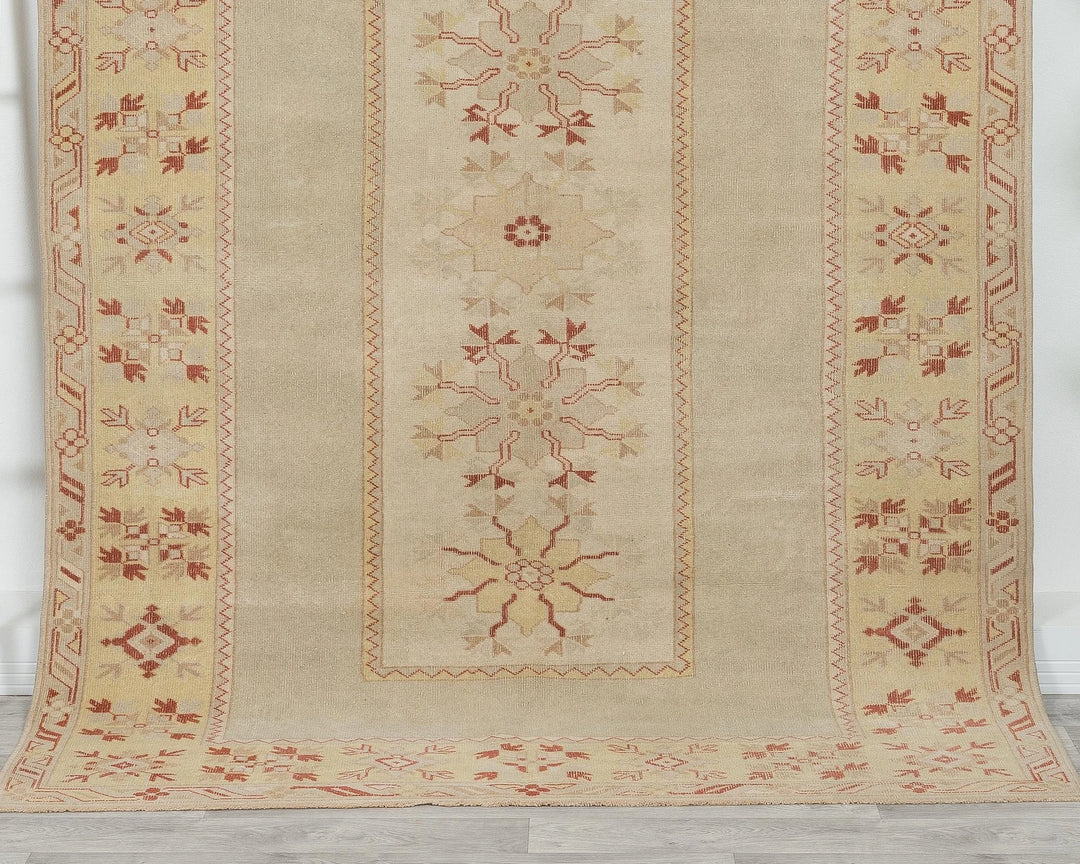 Beige Oushak Rug 5' 5" x 7' 11" | No. VR66119