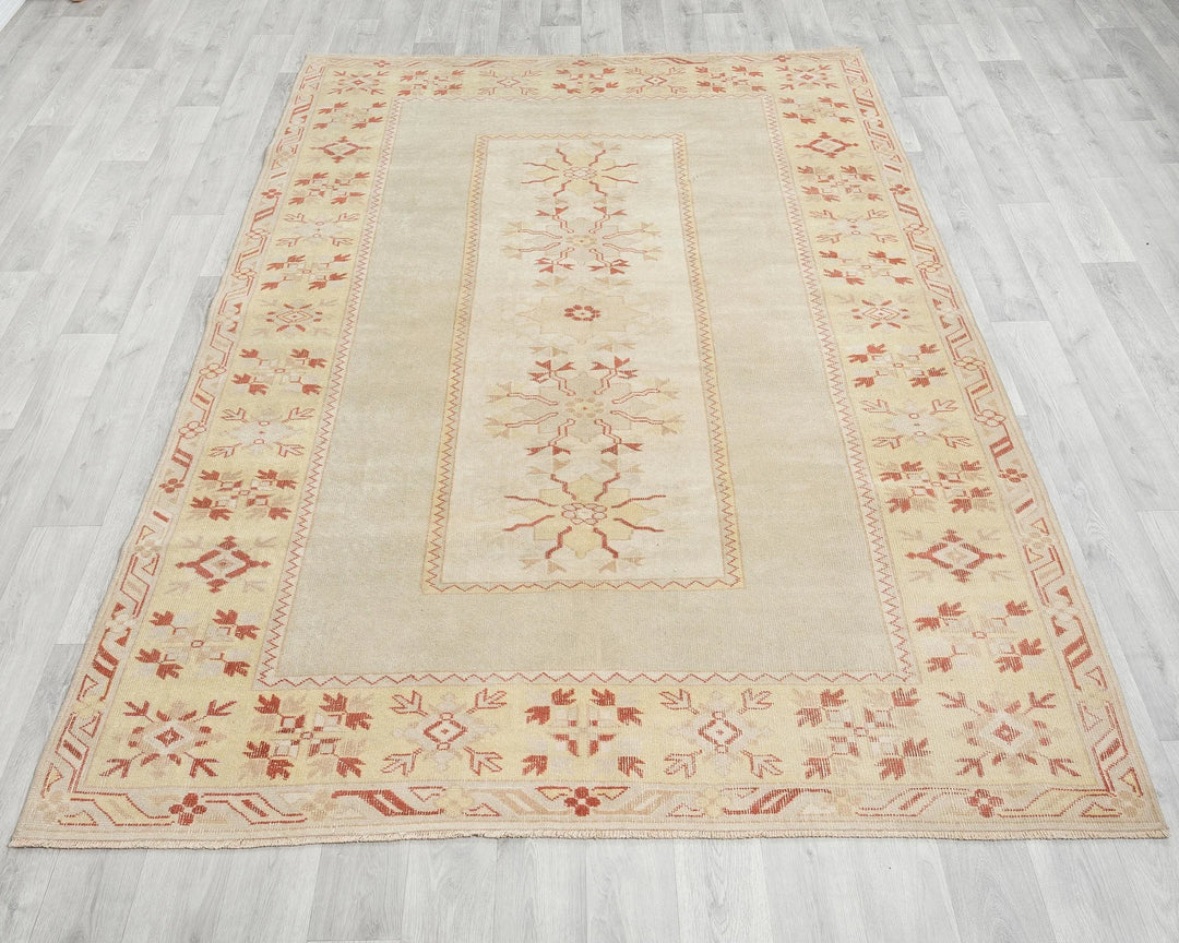 Beige Oushak Rug 5' 5" x 7' 11" | No. VR66119