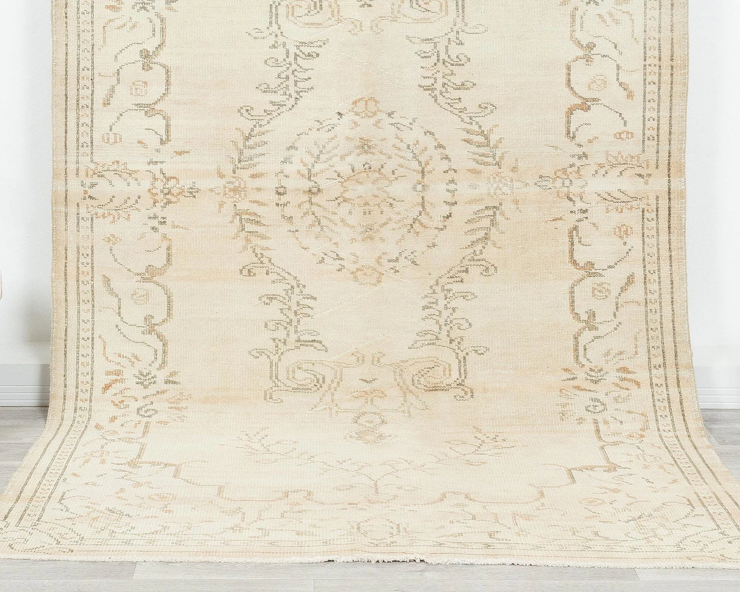 Beige Oushak Rug 5' 7" x 9' 5" | No. VR66470