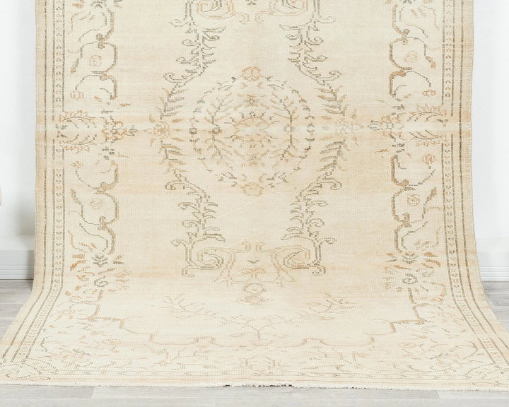 Beige Oushak Rug 5' 7" x 9' 5" | No. VR66470