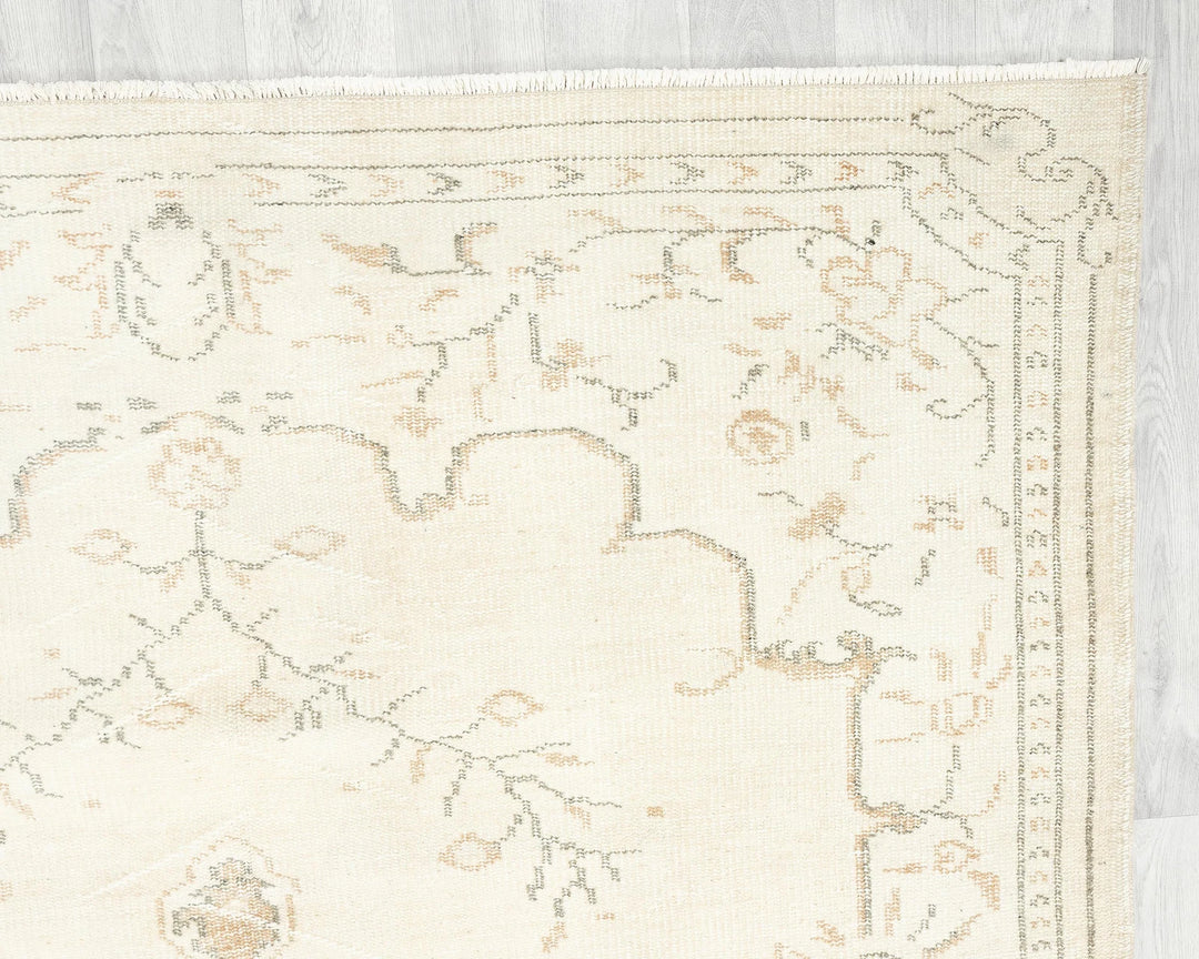 Beige Oushak Rug 5' 7" x 9' 5" | No. VR66470