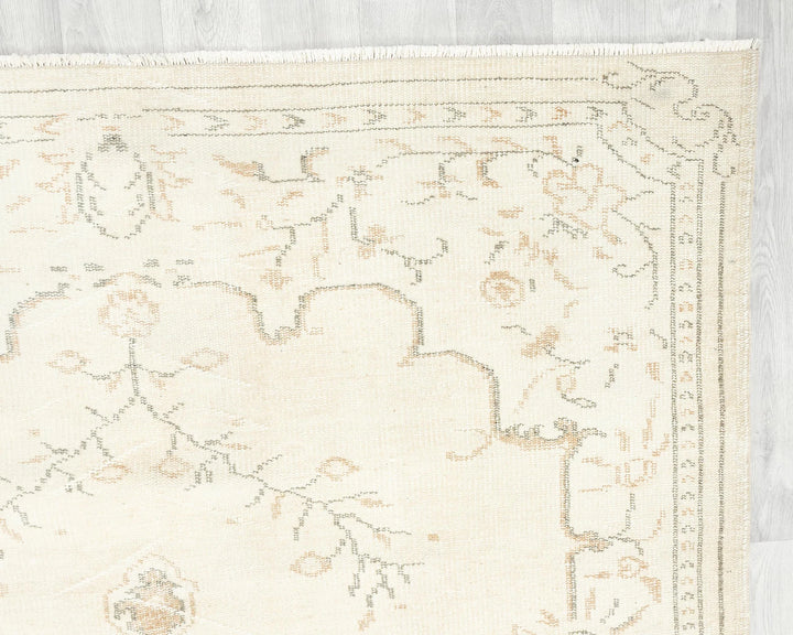 Beige Oushak Rug 5' 7" x 9' 5" | No. VR66470