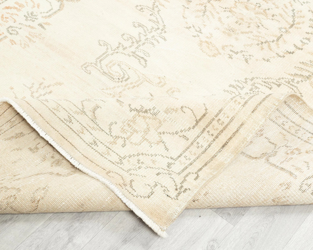Beige Oushak Rug 5' 7" x 9' 5" | No. VR66470