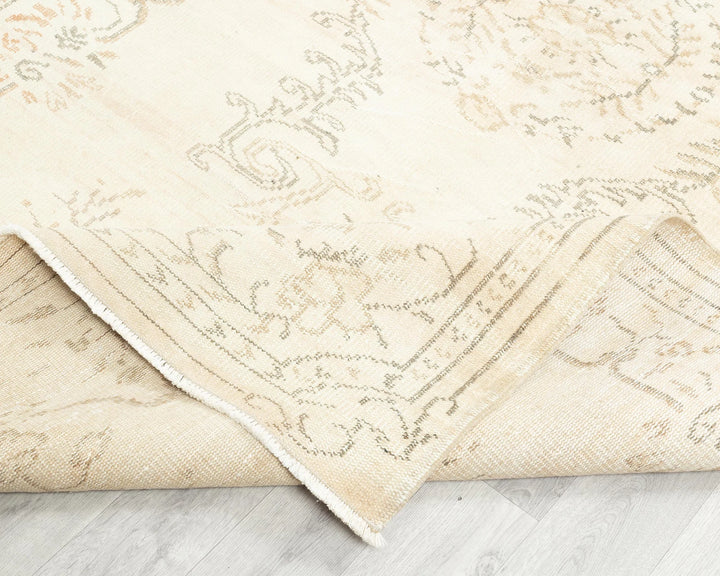 Beige Oushak Rug 5' 7" x 9' 5" | No. VR66470