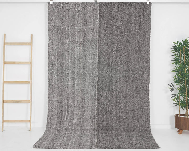 Gray Kilim Rug 5' 1" x 8' 2" | No. VR67678