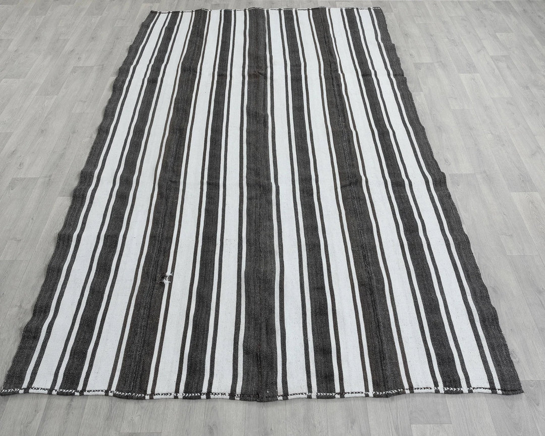 Ivory Turkish Kilim Rug 5'5" x 9'1" Flat-Weave view 9